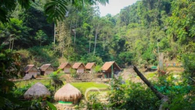 Terdapat banyak tempat Wisata Populer Sumedang yang akhir-akhir ini menjadi incara para wisatawan untuk berlibur, mulai dari wisata dengan tema gunung, curug, kolam renang, pemandian air panas, kuliner hingga destinasi wisata lainnya.