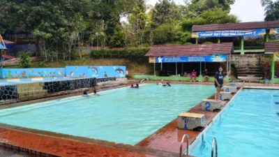 Kolam Renang Ciheuleut Subang Ramai Dikunjungi Wisatawan saat Libur Nataru