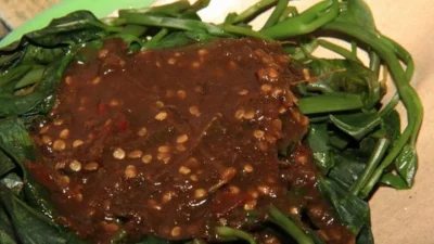 Resep Rujak Kangkung Enak yang Bikin Ngiler