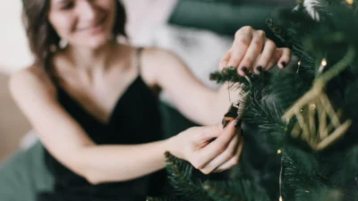 6 Rekomendasi Hiasan Natal yang Cantik dan Menarik, Suasana Natal Auto Makin Wah! (Image From: Pexels/Lina Kivaka)