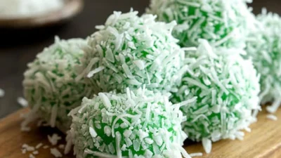 Bikin Resep Klepon Gula Merah di Rumah Anti Gagal, Gula Merahnya Langsung Meleleh! (Image From: Wandercooks)