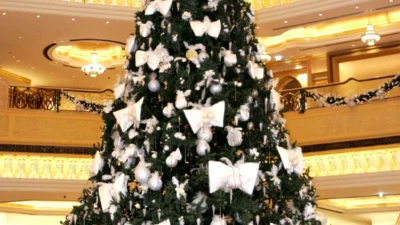 Pohon Natal Termahal di Dunia, Harganya Bikin Melongo, Kaget Banget! (Image From: Arabian Business)