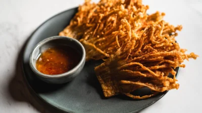 Hidangan Jamur Enoki Crispy yang Rasanya Bisa Buat Kamu Riang Gembira (Image From: Food52)