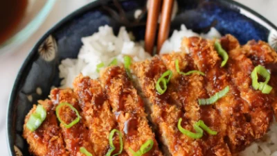 Cara Buat Tonkatsu Daging Ayam, Tonkatsu Versi Halal (Image From: Damn Delicious)