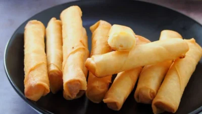 Lumpia Keju isi Sosis yang Siap Bikin Kamu Ketagihan dengan Rasanya (Image From: Kawaling Pinoy)