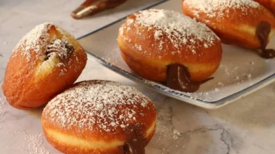 Cara Membuat Donat Bomboloni. (Sumber Gambar: Cookist)