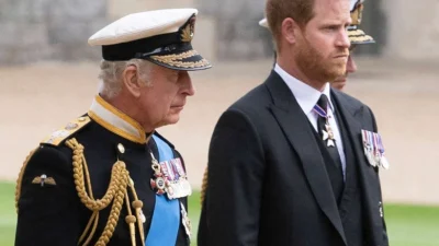 Raja Charles III akan Dihadiahi Kado Natal Berupa Rekonsiliasi dari Harry dan Meghan. (Sumber Foto: People)