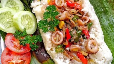 Resep Nasi Bakar Cumi Oseng. (Sumber Gambar: Resep Istimewa)