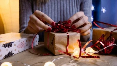 5 Kado Unisex Natal buat Kamu si Paling Bingung Milih, Biar Gak Salah Ngasih saat Tukeran Kado (Image From: Pexels/freestocks.org)