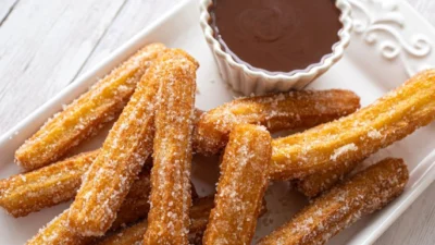 Cara Membuat Churros Renyah dan Empuk. (Sumber Gambar: FOOD is Four Letter Word)