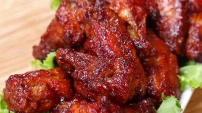 Kuliner Sayap Ayam Saus BBQ yang Super Lezat, Pas Dihidangkan di Tahun Baru (Image From: Tasty)