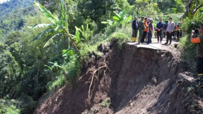 Longsor di Bandung Barat, PJ Gubernur Jawa Barat Intruksikan Begini