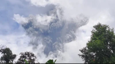 Erupsi Gunung Marapi di Sumbar Picu Kepanikan, Warga Berhamburan Keluar Rumah