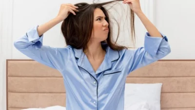 Ketahui Bahaya Tidur Saat Rambut Basah, Bisa Bikin Rambut Cepat Rusak (image from Freepik stockking)