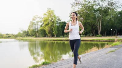 Manfaat Jalan Kaki Untuk Kesehatan, Bisa Bantu Turunkan Berat Badan Meski Cuma 10 Menit (image from Freepik tirachardz)