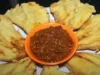 Resep Pisang Goreng Sambal Roa, Perpaduan Gorengan Manis dan Sambal Bikin Ketagihan (image from screenshot YouTube Me Masak)