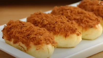 Resep Roti Abon ala Toko Roti, Dijamin Lembut dan Empuk (image from screenshot Youtube Lis Achmady)