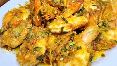 Resep Udang Saus Telur Asin, Dijamin Renyah dengan Sausnya Creamy Pasti Rasanya Pas (image from screenshot Youtube ceceromed kitchen)