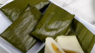 Resep Nagasari Sederhana, Kreasi Kue Pisang Kukus yang Lembut Banget (image from screenshot Youtube chalistaa kitchen)