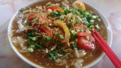 Resep Mie Ongklok Khas Wonosobo, Kreasi Mie Rebus Dengan Kuah Kental Pasti Gurih (image from screenshot Youtube dapur cimoetz)