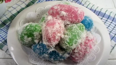 Resep Kue Putu Tegal, Kreasi Jajanan Tradisional Dijamin Legit (image from screenshot Youtube ria susiami)