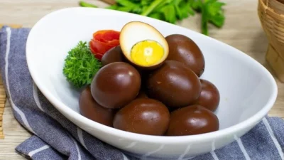 Resep Telur Pindang Kecap, Sajian Sederhana Cocok Buat Makan Siang di Rumah (image from screenshot Youtube simple rudy tv)