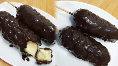 Resep Corndog Mozarella Coklat, Kreasi Cemilan Dijamin Meleleh Banget di Mulut (image from screenshot Youtube tri pujis)