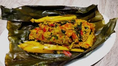 Resep Pepes Teri Nasi Sederhana yang Cocok Buat Makan Siang (image from screenshot YouTube baitinur food)