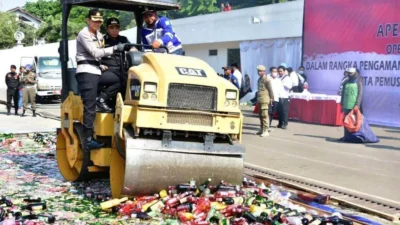 Polres Karawang Menggelar Apel Operasi Lilin Lodaya, Kapolre: Daerah Pesisir Rentan Peredaran Narkoba