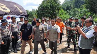 Kepala BNPB Tinjau Lokasi Terdampak Longsor di Kasomalang Subang 