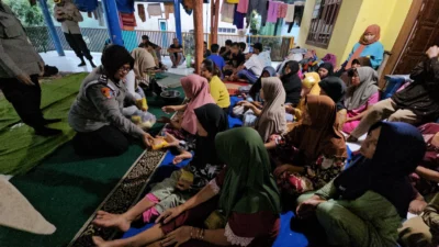 Pasca Longsor Polwan Polres Subang Terus Lakukan Trauma Healing