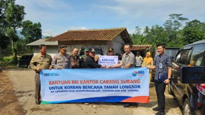 BRI Kantor Cabang Subang Serahkan Bantuan untuk Korban Longsor Cipondok