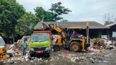 Ini Penyebab Banyak Tumpukan Sampah Belum Terangkut di Karawang