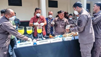 Kejari Karawang Musnahkan Barang Bukti Kejahatan, Ada Narkoba hingga Sejata Tajam