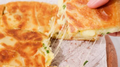 Resep Potato Cheese Bread, Camilan Korea yang Punya Rasa Gurih Manis (Image From: Two Plaid Aprons)