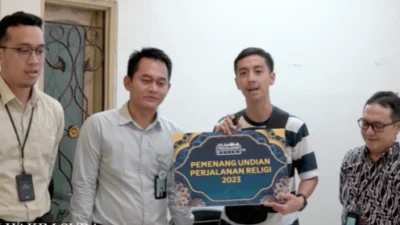 Lima Nasabah Bank bjb Subang Dapat Hadiah Umroh Lewat Program bjb Wisata Religi