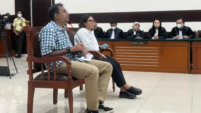 Sidang Vonis Haris Azhar dalam Kasus Lord Luhut, Begini Hasilnya! (Image From: Sukabumi Update)