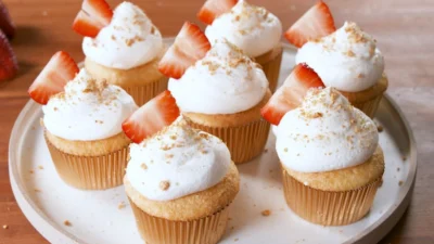 Bikin Cheese Cupcake untuk Sajian Camilan Keluarga di Meja Makan (Image From: Delish)