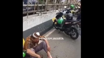 Baliho dan Bendera Parpol yang Kembali Menelan Korban. (Sumber Foto: Tangkapan Layar Akun X @txtdrjkt/MerekamJakarta)