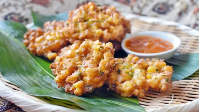 Buat Bakwan Jagung Crispy yang Kriuk-kriuk Abis, Bikin Nagih (Image From: boyeatsworld)