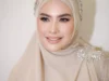 Kartika Putri Minta Capres Mengaji, Netizen, "Indonesia Gak Cuman Satu Agama." (Image From: Instagram/VICTORIA MAKEUP&HAIRDO SCHOOL and Kartika Putri)