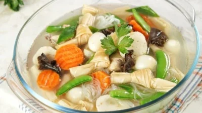 Resep Sup Kimlo Komplit. (Sumber Gambar: Pinterest: detik,com)