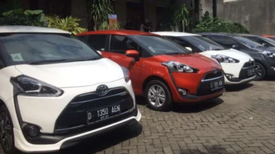 Cek Harga Toyota Sienta Bekas