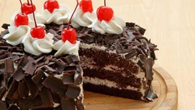 Membuat Black Forest Cake dengan 2 Telur