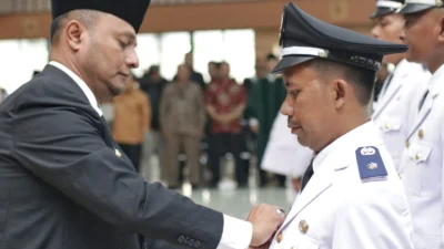 penjabat bupati subang lantik kepala desa terpilih