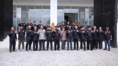 Usai Dilantik, Pengurus IKA Unsika Karawang Tanam Seribu Pohon di Kampus 2