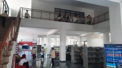 Siswa SD IT All Furqon Subang Coba Perpustakaan Baru