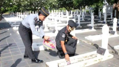 Sambut Hari Bhakti Imigrasi, Kantor Imigrasi Kelas I Non TPI Karawang Tabur Bunga di TMP Pancawati