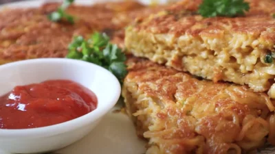 Resep Martabak Mie Telor, Cocok Buat Makan Malam di Rumah (image from screenshot Youtube bellicious by bella)