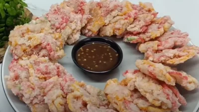 Resep Cipuk Aci Kerupuk, Kreasi Olahan Aci Warna Warni yang Unik (image from screenshot Youtube cr cook)